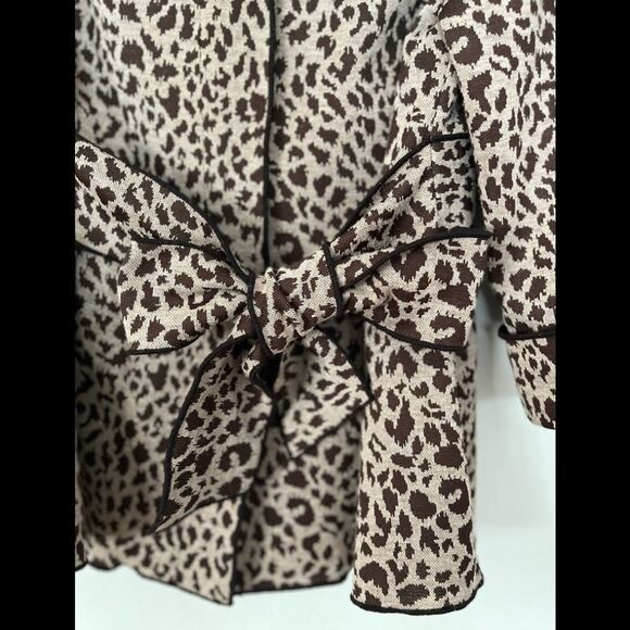 David Brooks leopard print long sleeved cardigan/blouse, wide ties, snaps, Med - Picture 10 of 11